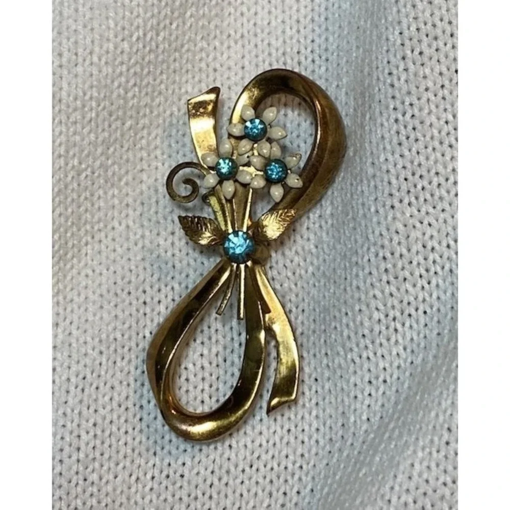 Vintage Gold Tone Ribbon Bow Brooch White Enamel Blue Rhinestone‎ Floral Pin
